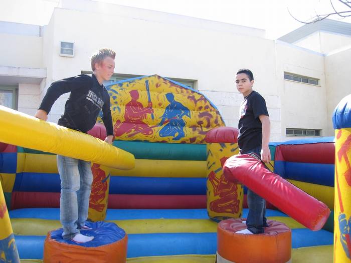 Read more about the article הפל אותי​