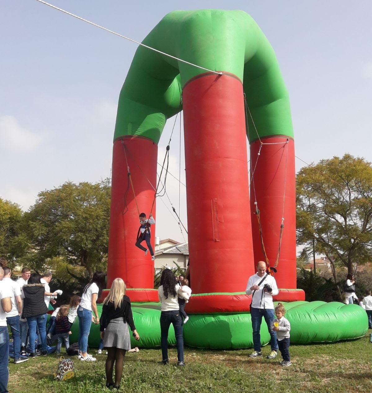 Read more about the article טרמפולינת בנג׳י ענק