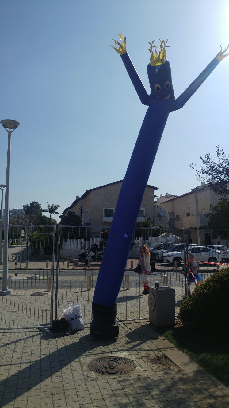 Read more about the article בובת דנסר