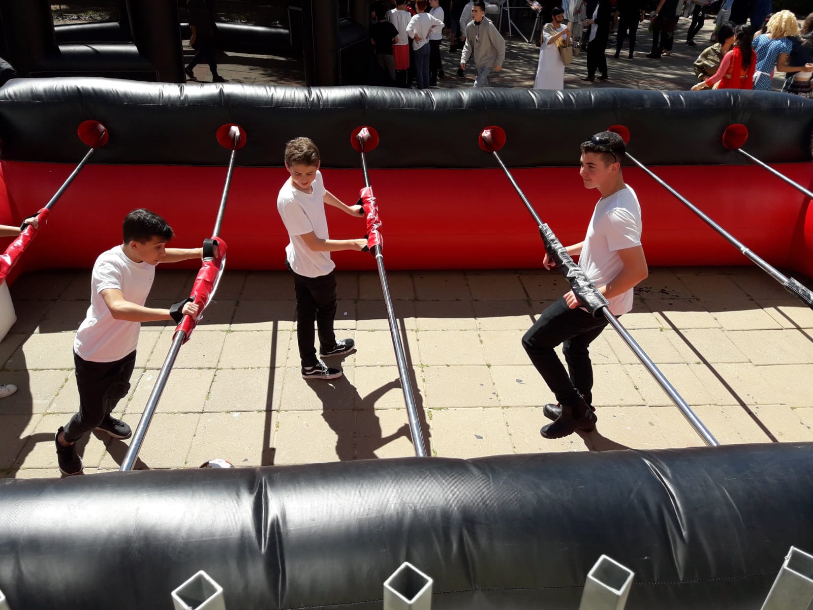 Read more about the article כדורגל שולחן אנושי