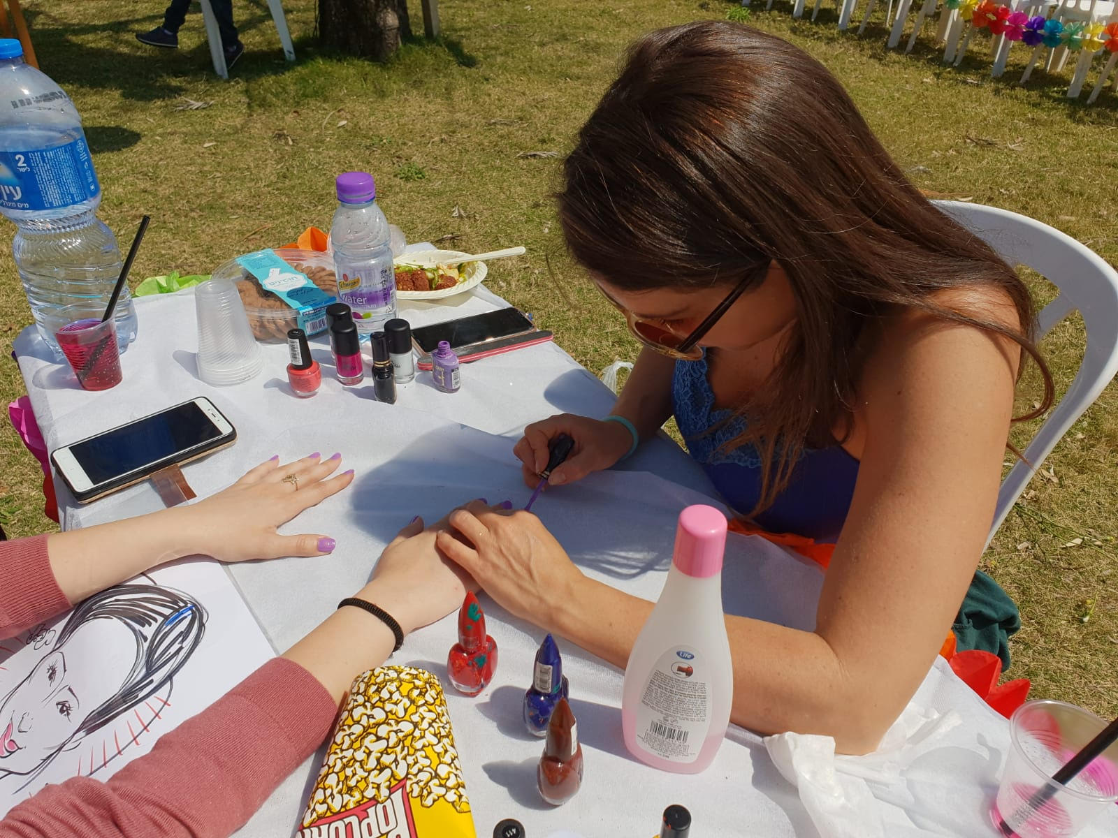 Read more about the article קישוטי ציפורניים